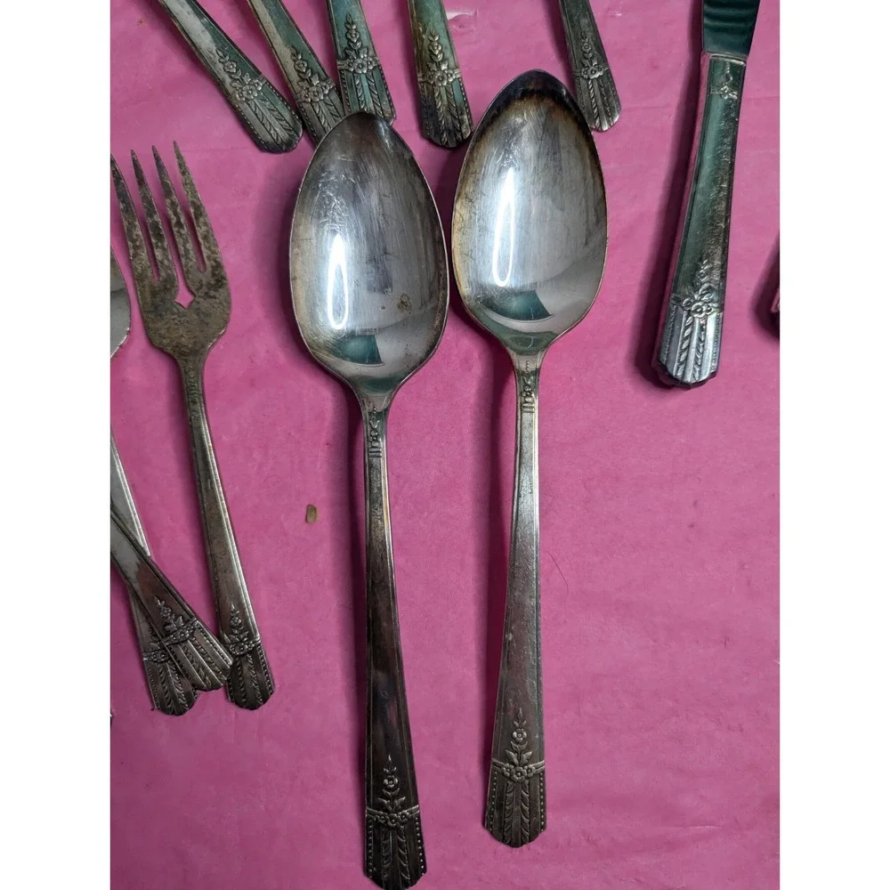 20 Lot WM A Rogers A1 Plus Onieda ltd tudor Silver plated flatware spoons forks‎